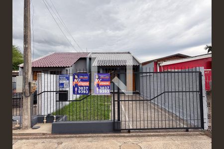 Casa à venda com 64m², 2 quartos e 2 vagas Casa à venda com 64m², 2 quartos e 2 vagasFachada