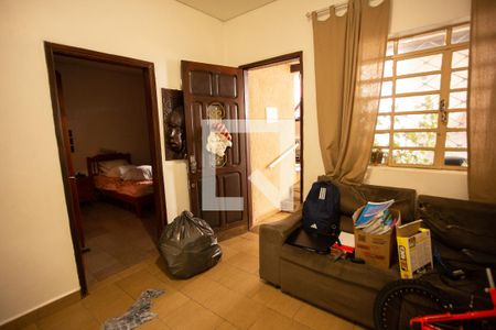 SALA de casa à venda com 3 quartos, 250m² em Chora Menino, São Paulo