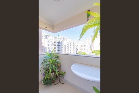 Apartamento à venda com 68m², 2 quartos e 1 vagaVaranda