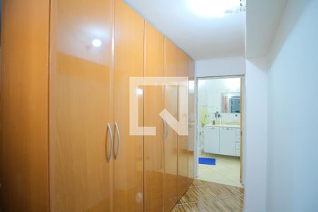 Casa à venda com 200m², 2 quartos e 2 vagasCloset da suíte