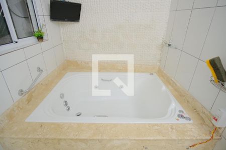 Casa à venda com 200m², 2 quartos e 2 vagasBanheiro da Suíte