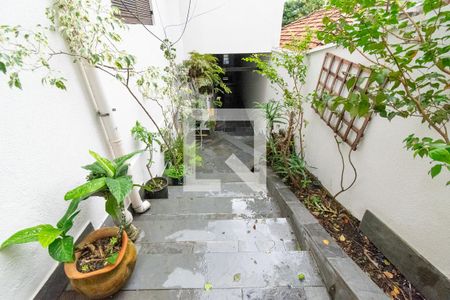 Casa à venda com 350m², 4 quartos e 4 vagas Casa à venda com 350m², 4 quartos e 4 vagasEscada externa