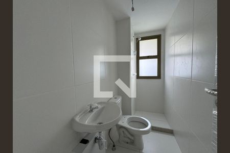 Apartamento à venda com 187m², 4 quartos e 3 vagas Apartamento à venda com 187m², 4 quartos e 3 vagasCozinha e Área de Serviço - Banheiro