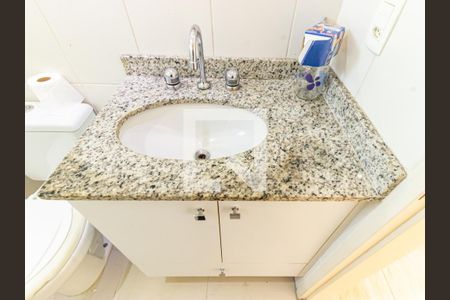 Apartamento para alugar com 60m², 2 quartos e 2 vagas Apartamento para alugar com 60m², 2 quartos e 2 vagasBanheiro