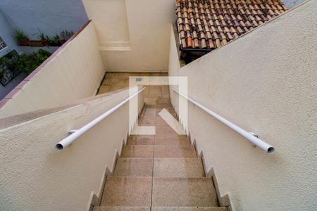 Casa à venda com 78m², 2 quartos e 1 vagaEscada