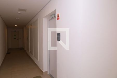 Apartamento para alugar com 38m², 2 quartos e 1 vagaÁrea comum - Saguão do andar