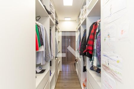 Apartamento à venda com 160m², 3 quartos e 1 vaga Apartamento à venda com 160m², 3 quartos e 1 vagaCloset da suíte