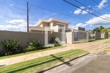 Casa de condomínio à venda com 1200m², 3 quartos e 10 vagas Casa de condomínio à venda com 1200m², 3 quartos e 10 vagasFachada