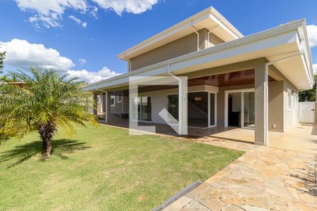 Casa de condomínio à venda com 1200m², 3 quartos e 10 vagas Casa de condomínio à venda com 1200m², 3 quartos e 10 vagasQuintal