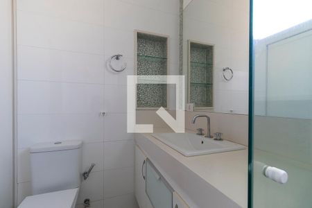 Casa de condomínio à venda com 1200m², 3 quartos e 10 vagas Casa de condomínio à venda com 1200m², 3 quartos e 10 vagasBanheiro da suíte 1