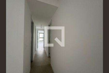 Corredor de apartamento à venda com 3 quartos, 185m² em Barra da Tijuca, Rio de Janeiro