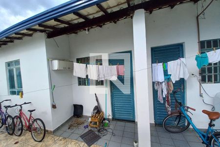 Casa à venda com 300m², 2 quartos e 3 vagas Casa à venda com 300m², 2 quartos e 3 vagasFachada da Edícula