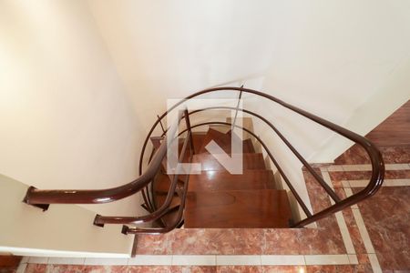 Apartamento à venda com 135m², 4 quartos e 2 vagas Apartamento à venda com 135m², 4 quartos e 2 vagasEscada