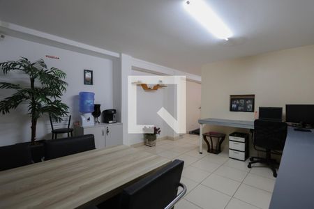 Casa de condomínio à venda com 120m², 2 quartos e 3 vagasEscritório