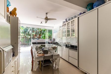 Casa à venda com 400m², 3 quartos e 10 vagasCozinha