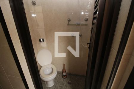 Casa à venda com 370m², 4 quartos e 8 vagasBanheiro de serviço