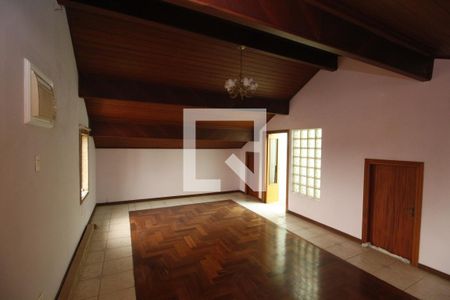 Casa à venda com 370m², 4 quartos e 8 vagasDespensa