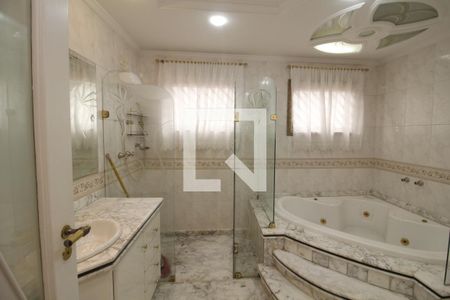 Casa à venda com 370m², 4 quartos e 8 vagasBanheiro da Suíte