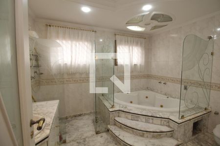 Casa à venda com 370m², 4 quartos e 8 vagasBanheiro da Suíte