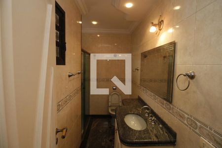 Casa à venda com 370m², 4 quartos e 8 vagasBanheiro da Suíte 2