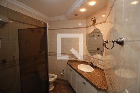 Casa à venda com 370m², 4 quartos e 8 vagasBanheiro Social