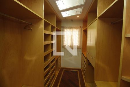 Casa à venda com 370m², 4 quartos e 8 vagasCloset