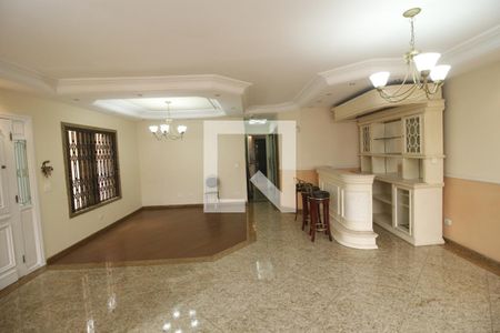 Sala de TV de casa à venda com 4 quartos, 370m² em Vila Carrão, São Paulo