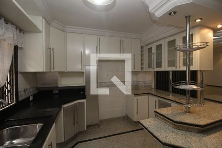 Casa à venda com 370m², 4 quartos e 8 vagasCozinha