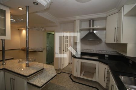 Casa à venda com 370m², 4 quartos e 8 vagasCozinha