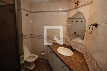 Casa à venda com 370m², 4 quartos e 8 vagasBanheiro Social