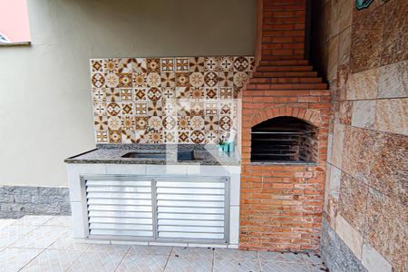 Casa à venda com 180m², 2 quartos e 2 vagasparte de tras da casa