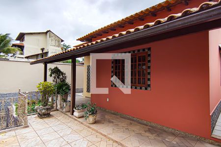 Casa à venda com 180m², 2 quartos e 2 vagasfrente da casa