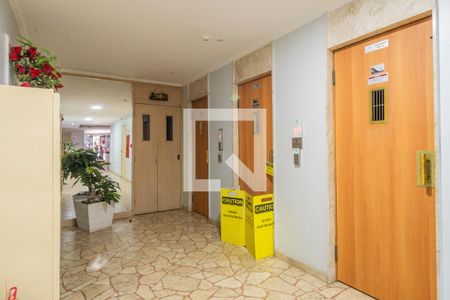 Apartamento à venda com 52m², 1 quarto e sem vagaElevadores