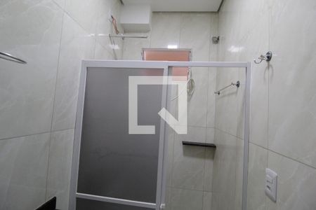 Banheiro de kitnet/studio para alugar com 1 quarto, 20m² em Martins, Uberlândia