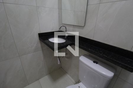 Banheiro de kitnet/studio para alugar com 1 quarto, 20m² em Martins, Uberlândia