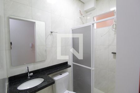 Banheiro de kitnet/studio para alugar com 1 quarto, 20m² em Martins, Uberlândia