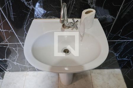 Casa à venda com 92m², 3 quartos e 2 vagasEdícula - Banheiro do Studio