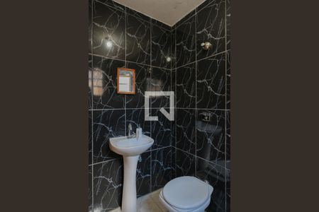 Casa à venda com 92m², 3 quartos e 2 vagasEdícula - Banheiro do Studio