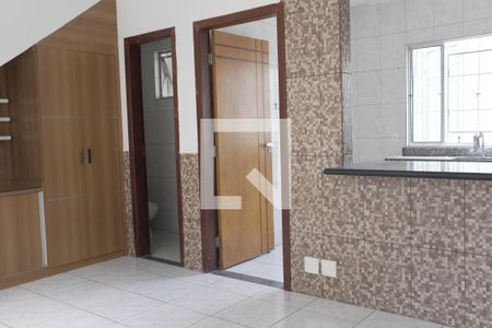 Sala de casa de condomínio para alugar com 3 quartos, 90m² em Goiânia, Belo Horizonte