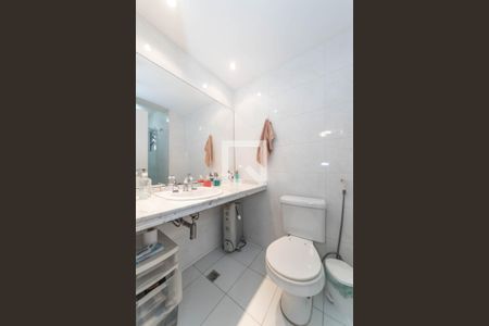 Apartamento à venda com 136m², 2 quartos e 2 vagasBanheiro da Suíte 1