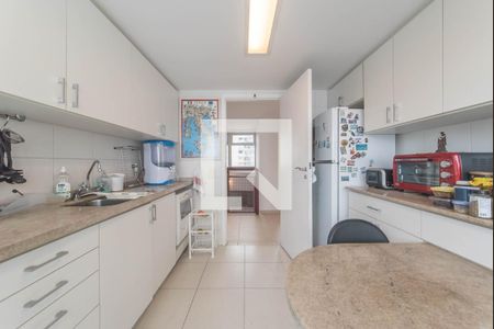 Apartamento à venda com 136m², 2 quartos e 2 vagasCozinha