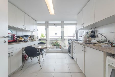 Apartamento à venda com 136m², 2 quartos e 2 vagasCozinha