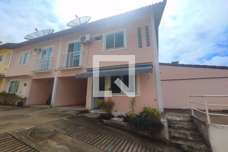 Casa de condomínio à venda com 89m², 3 quartos e 1 vagaFachada