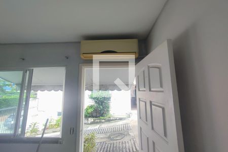 Sala de casa de condomínio à venda com 3 quartos, 89m² em Pechincha, Rio de Janeiro