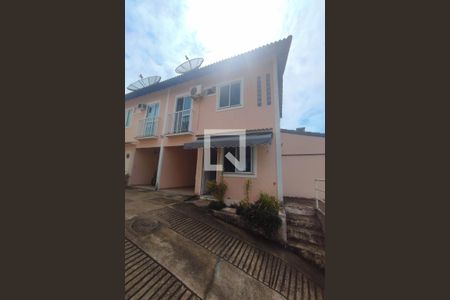 Casa de condomínio à venda com 89m², 3 quartos e 1 vagaFachada