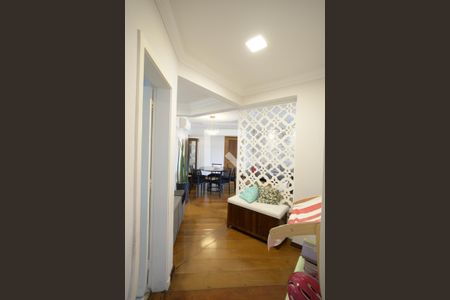 Apartamento à venda com 78m², 2 quartos e 2 vagasCorredor