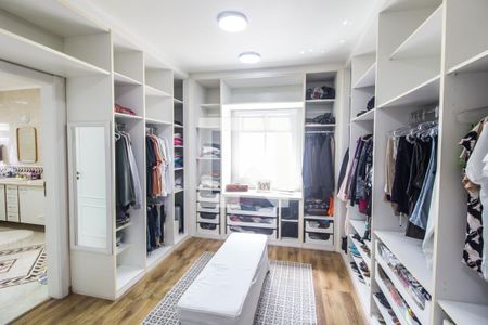 Casa de condomínio para alugar com 600m², 6 quartos e 6 vagasCloset da suíte 1