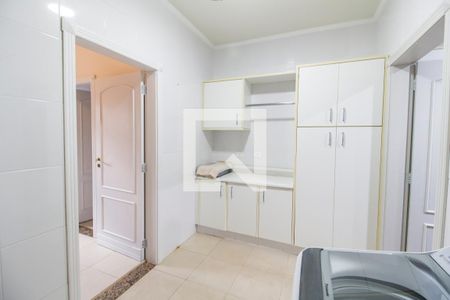 Casa de condomínio para alugar com 600m², 6 quartos e 6 vagasÁrea de Serviço