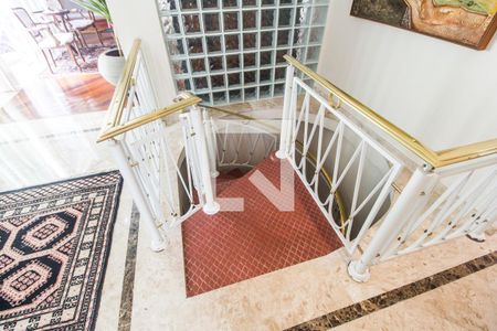 Casa de condomínio para alugar com 600m², 6 quartos e 6 vagasEscada