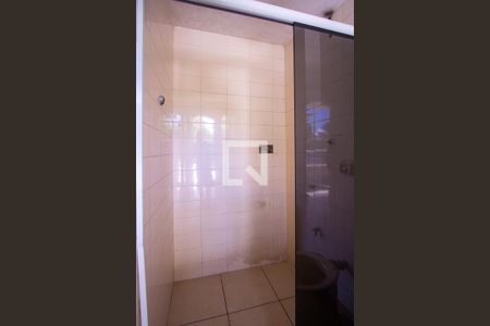 Casa para alugar com 511m², 4 quartos e 5 vagasBanheiro externo